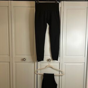 Black winter leggings